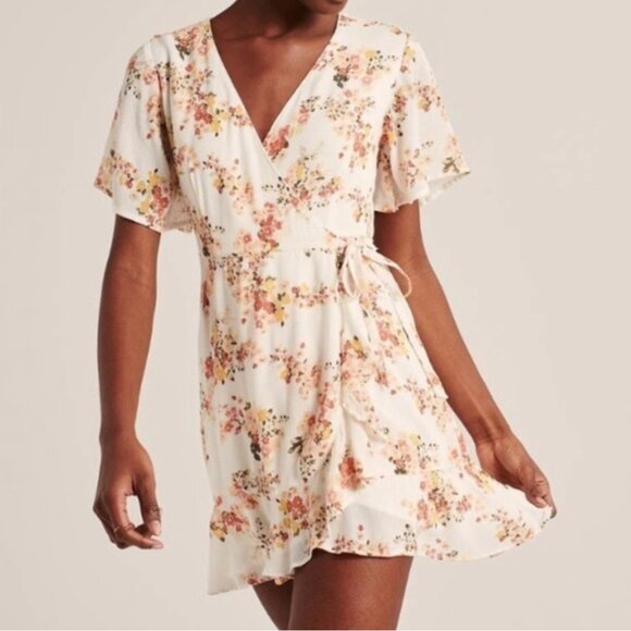 Abercrombie & Fitch Dresses & Skirts - Abercrombie & Fitch White Wrap Floral Mini Dress Size XS